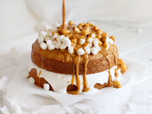 Bolo de caramelo com pepitas de caramelo 