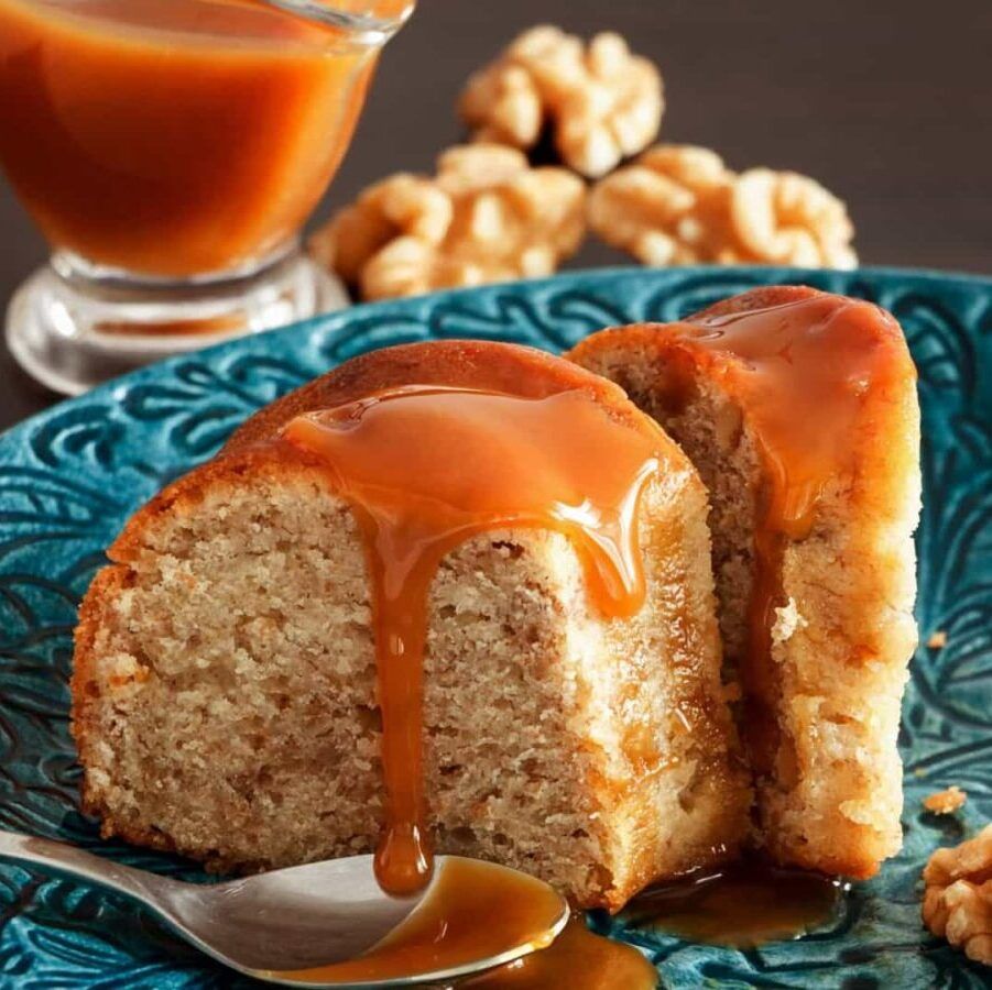 Bolo de caramelo com pepitas de caramelo 