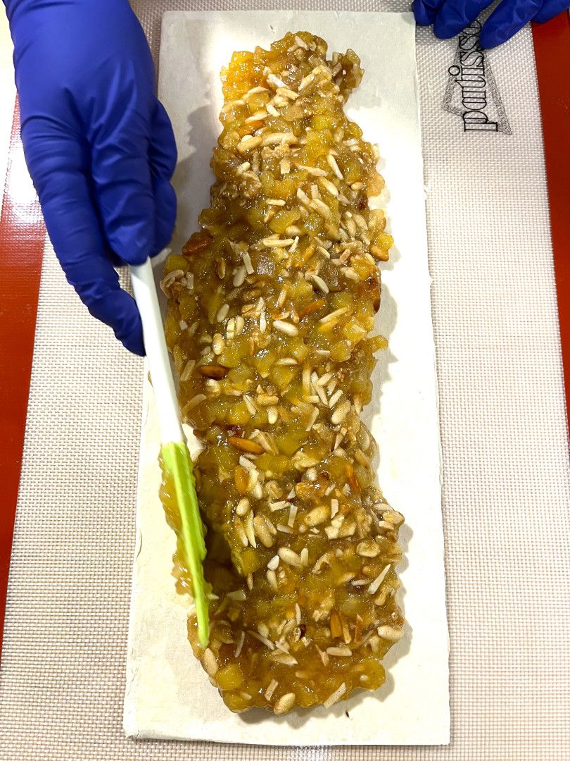 TARTE FOLHADA DE MAÇÃ, CANELA E FRUTOS SECOS