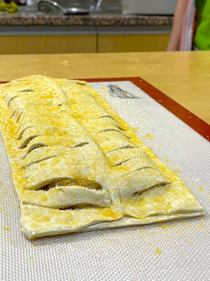 TARTE FOLHADA DE MAÇÃ, CANELA E FRUTOS SECOS