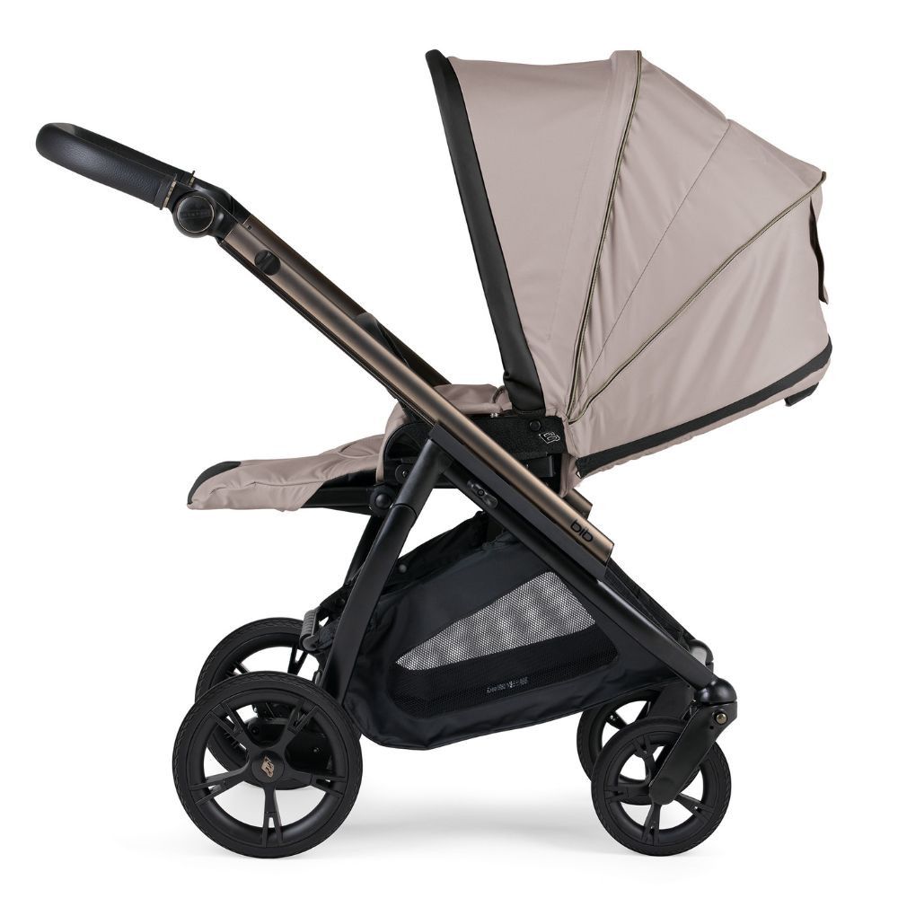 Trio BIB Caramel, Carrinho + Alcofa com Colchão SoftFresh + Babycoque Reclinável Easymaxi XL-i, Chassis Misto Fumé Bébécar
